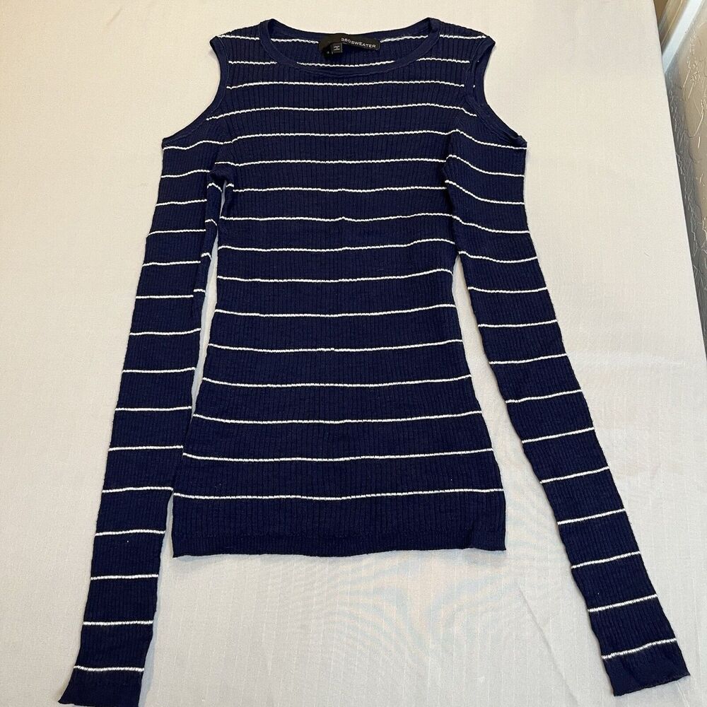 360 Sweater Womens Small Pullover Cold Shoulder Ribbed Striped Stretch Blue/Whit